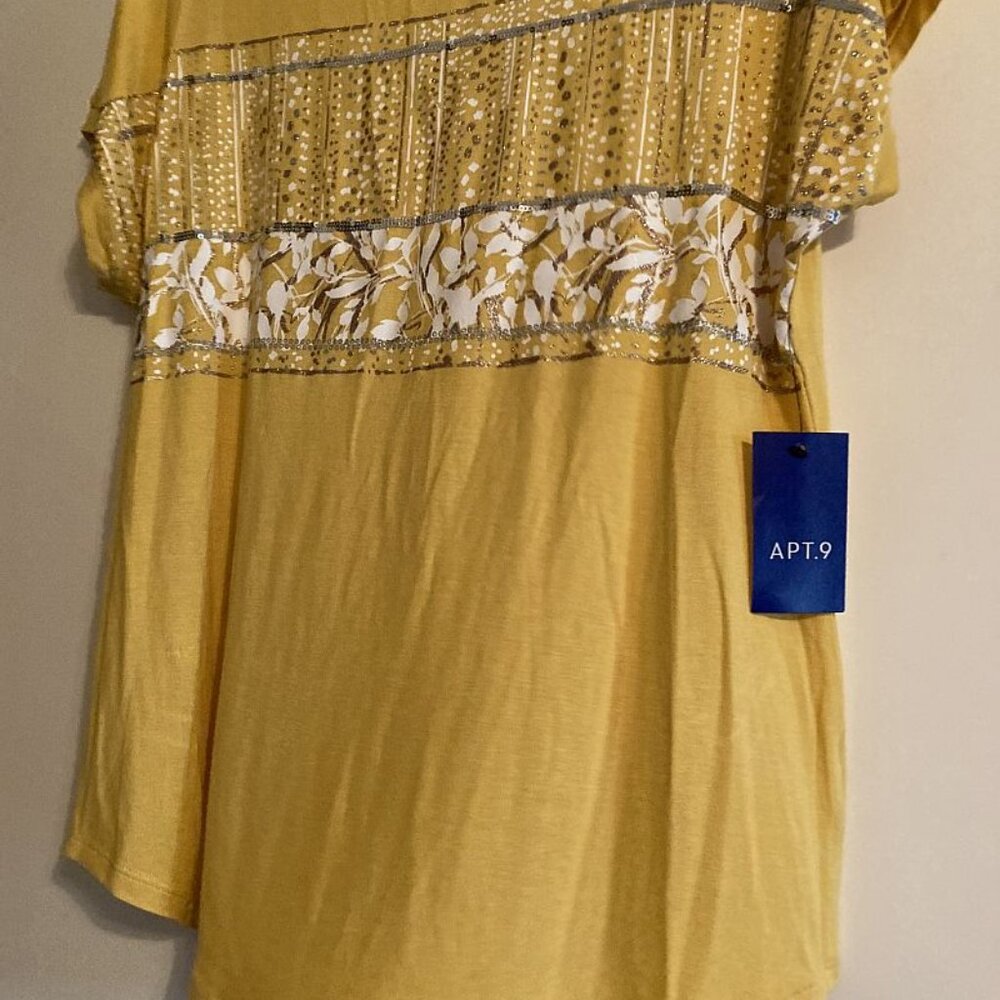 Short sleeve Top - Picture 2 of 2